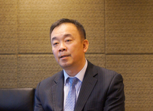 香港铁路中国事务首席执行官易珉接受人民网记者专访。（摄影：刘洁妍）