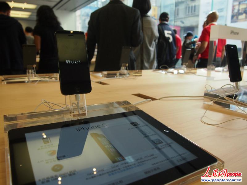 ��ƻ�������������ֵ�һ����ͭ�������²�ƷiPhone5��iPad mini �����ֳ����ۣ��˿���Ҫ��ƻ����۹�������������Ӱ���ܺ��