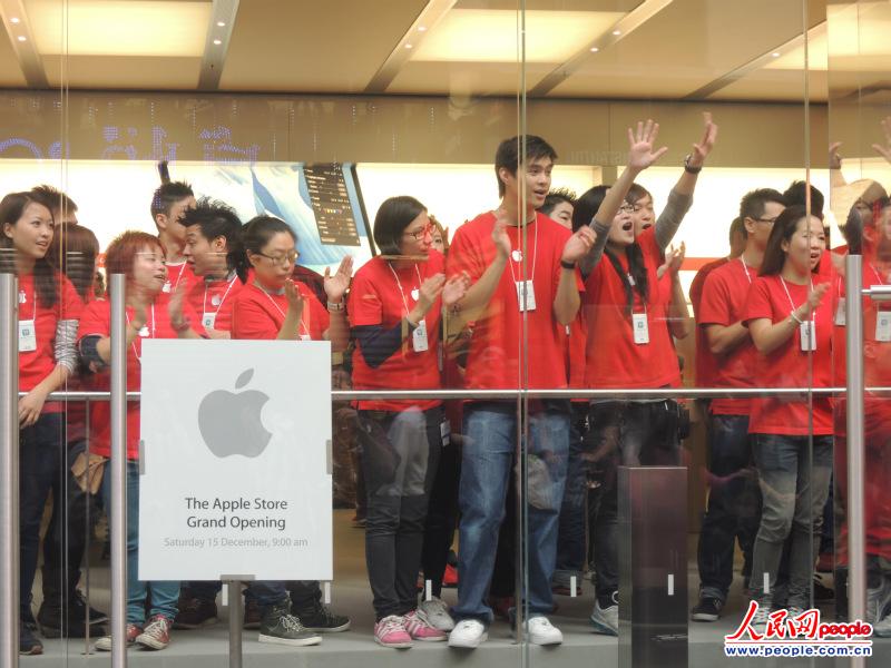 ���ź�ɫԱ������ƻ����Ա��ӭ�˿͵Ĺ��١�����Ӱ���ܺ��