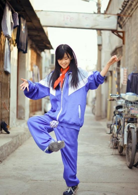 台媒关注大陆萌妹校服照走红 清秀可爱不输日本水手服