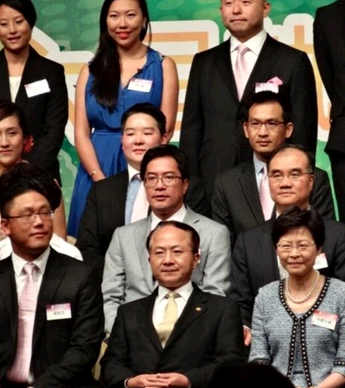 �����츱������־���У����������˾˾����֣�¶���1����������������㣩
