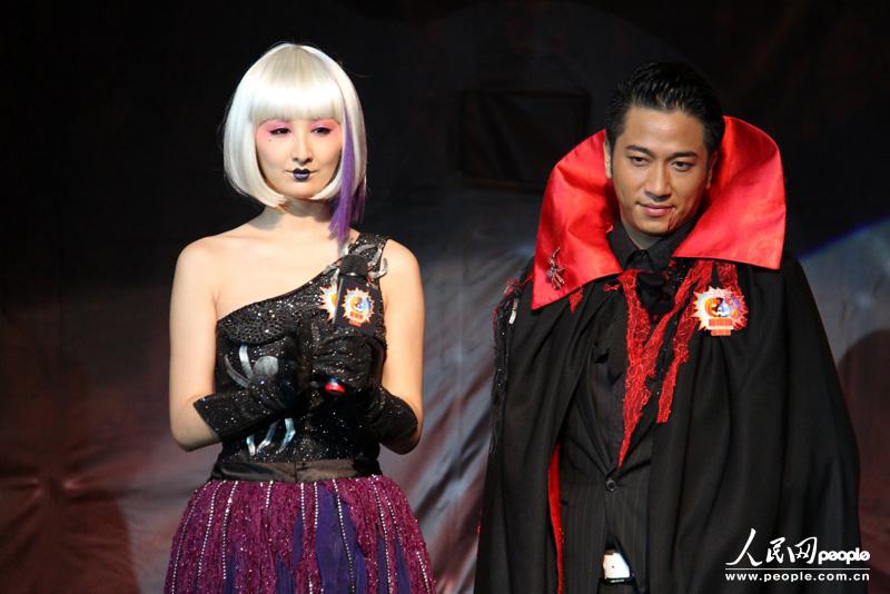 吴卓羲、高海文扮演吸血鬼（摄影：苏粤）