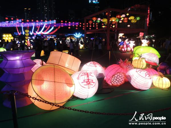 9月14日至22日，香港中秋节“彩灯大观园”在维多利亚公园举办。（摄影：曹海扬）