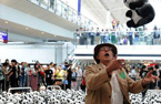 千只纸熊猫空降香港机场