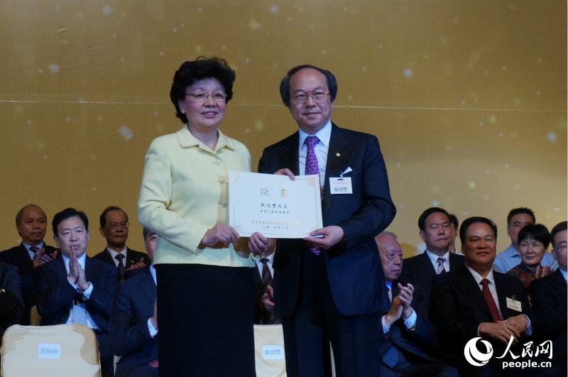 �����츱����������Ϊ��۸�����ЭίԱ�������������»���ϯ�᳤���·�䷢֤�顣����Ӱ������ͩ��