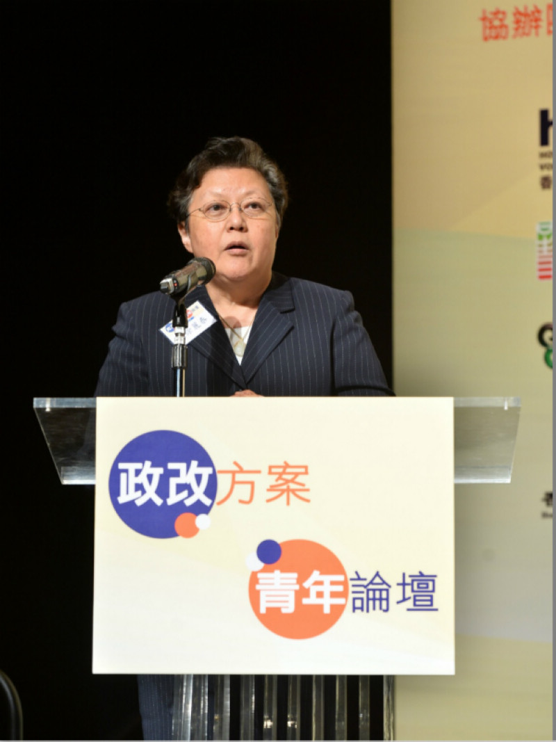 全国人大常委范徐丽泰女士就香港政制改革发展议题作了专题演讲。