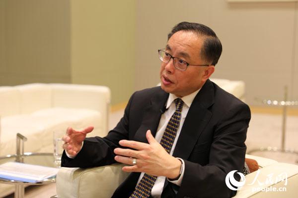 香港创新及科技局局长杨伟雄接受人民网采访 贾文婷摄影