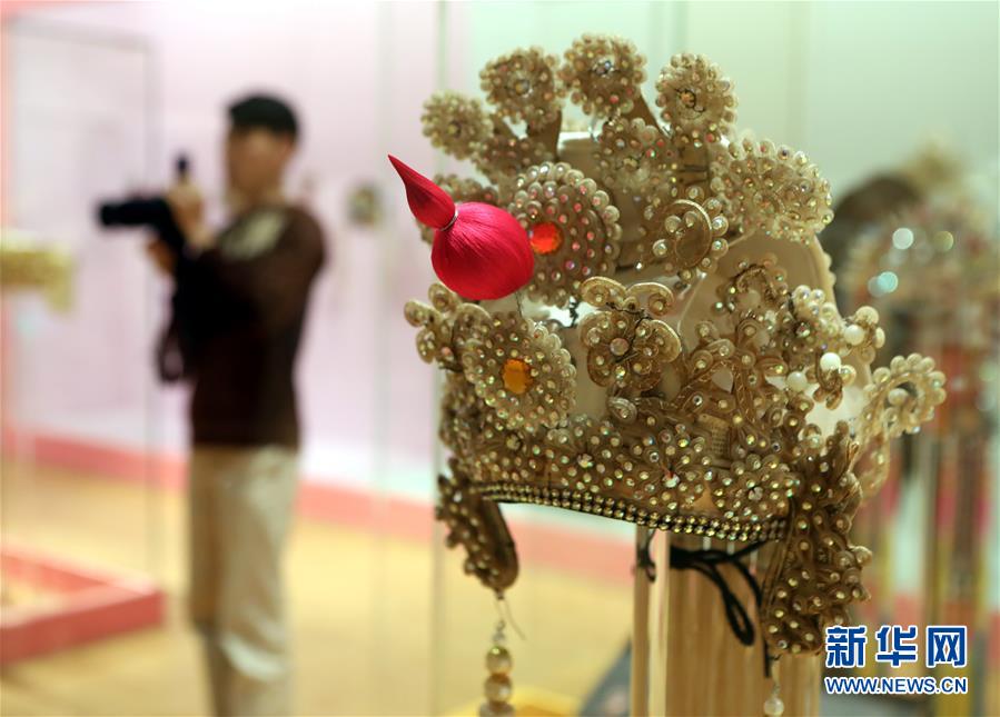 香港时代广场将呈献金冠银冕华丽缘帽饰艺术