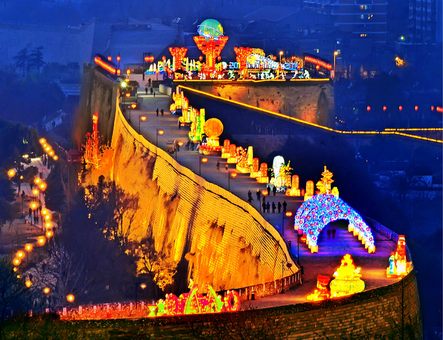  9. "The Qinhuai Lantern Festival on the Ming City Wall" - Lai Chaoying