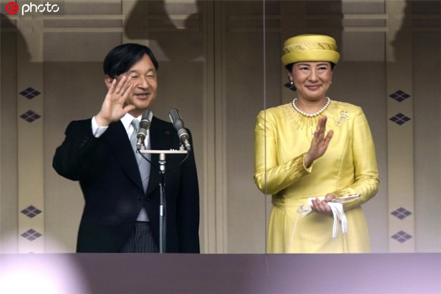首度公开亮相 日德仁天皇携皇室成员接受民众参贺 国际 人民网