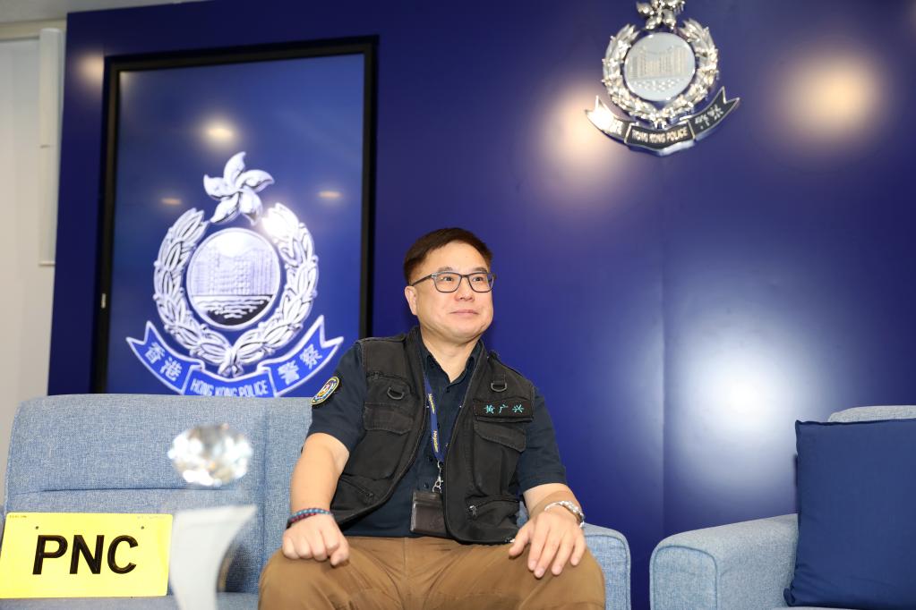 　　警察谈判组主管黄广兴总警司在接受新华社记者专访（11月9日摄）。新华社记者 吴晓初 摄