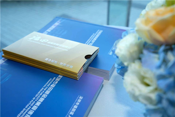 ���췽�ھ�ó������������׼�����꾡���ƽ������ᡣ���췽��ͼ