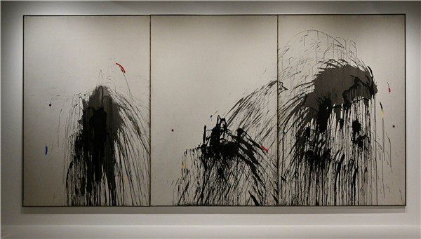 米罗三联屏作品《烟火》，这件作品很少在胡安・米罗基金会以外的地方展出。香港艺术馆供图