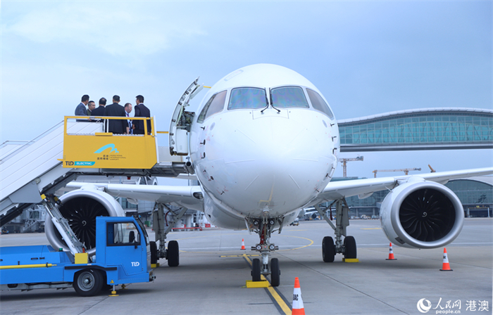 香港举行国产C919及ARJ21飞机欢迎仪式