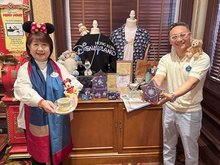 香港迪士尼近日向传媒介绍重点商品。香港迪士尼乐园度假区供图