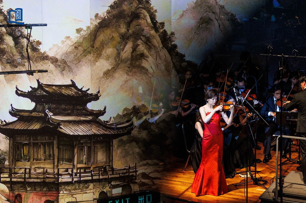 著名小提琴家姚珏演奏《梁祝小提琴协奏曲》。香港浸会大学供图