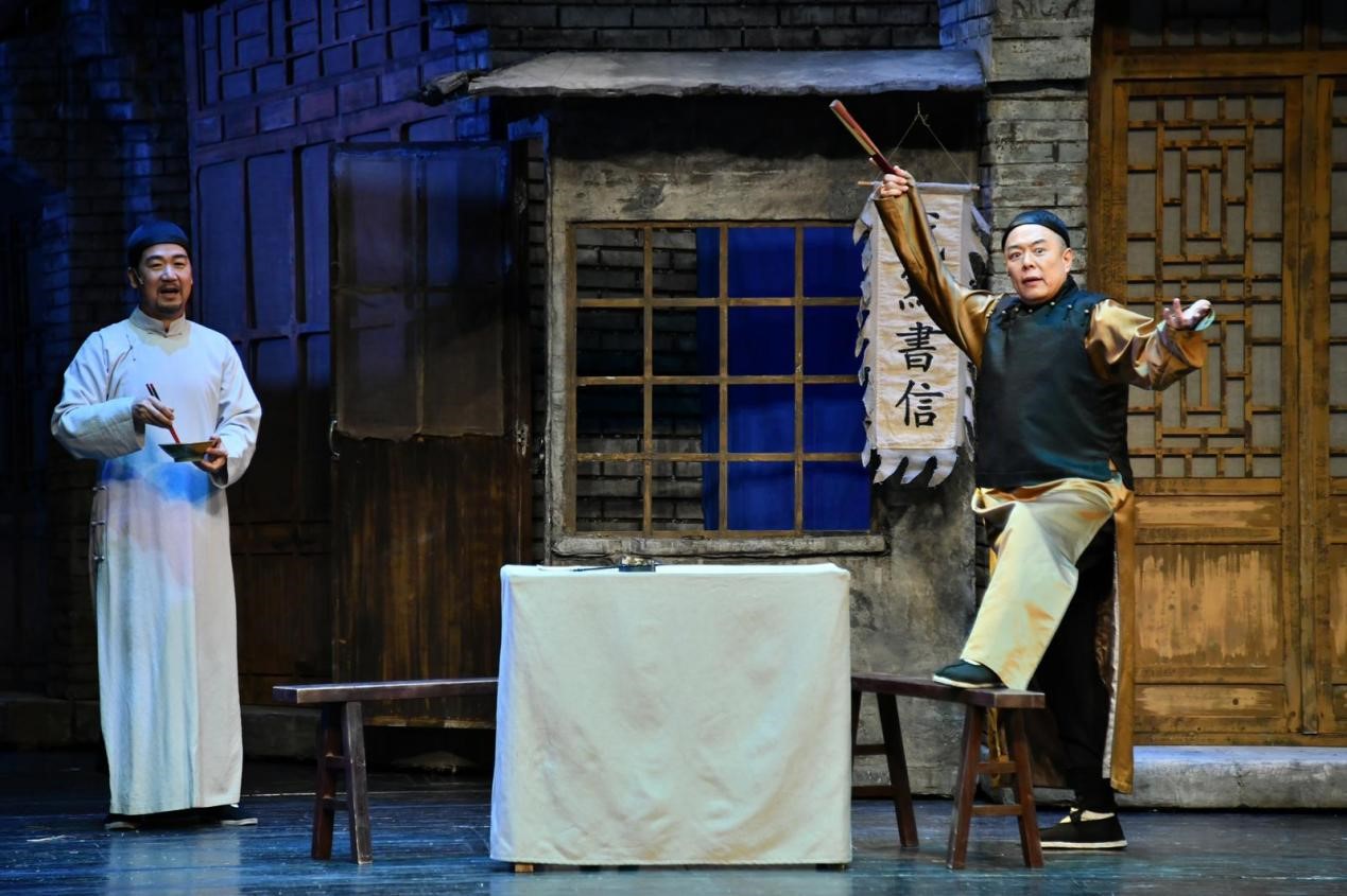 话剧《断金》在香港首演 “铁三角”演绎百态人生