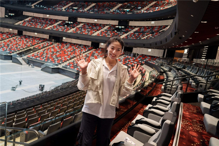  The picture shows Wei Qiuyue visiting the competition site of Galaxy Variety Museum in Macao. (Picture provided by the sponsor)