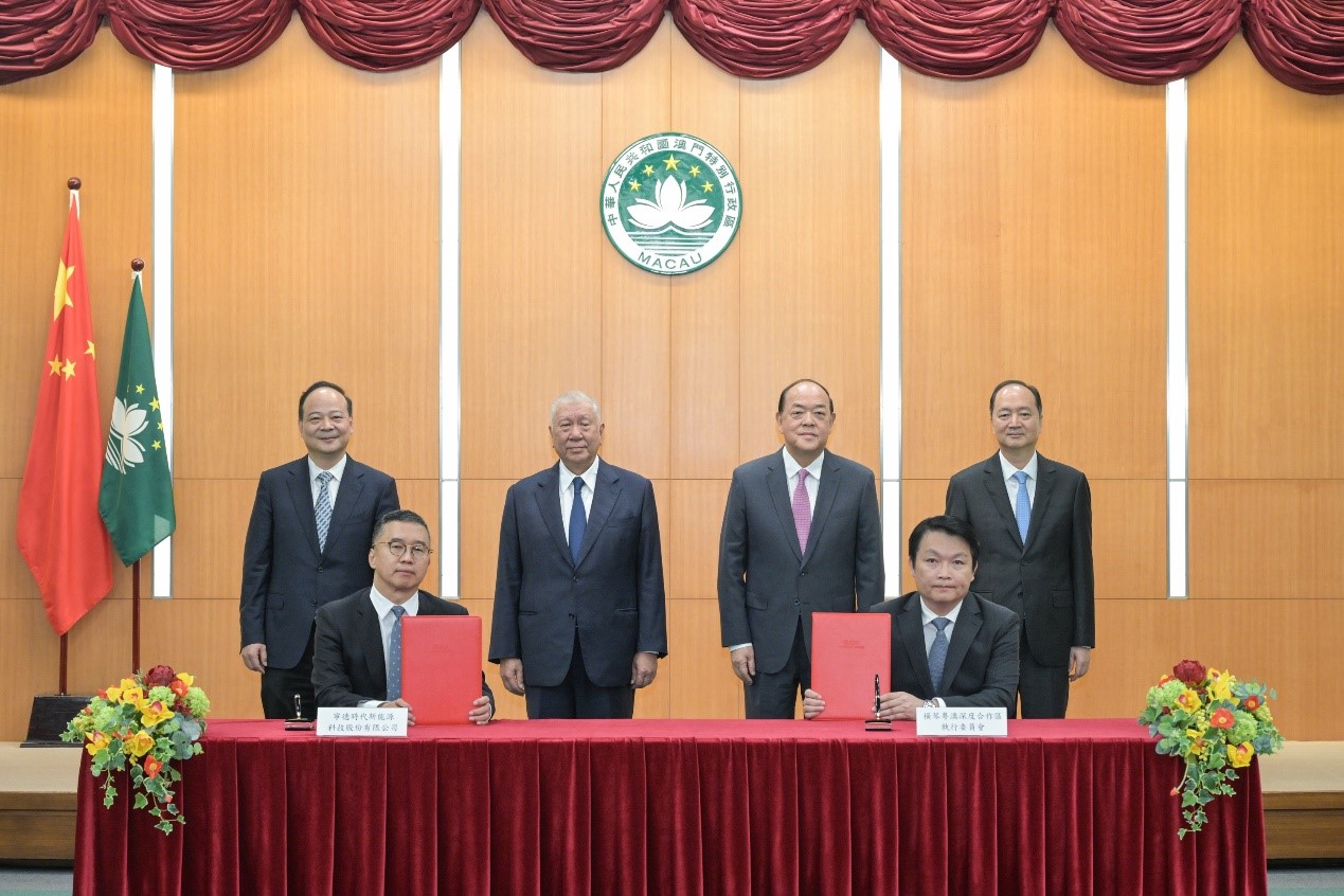  The picture shows the signing of the Cooperation Framework Agreement between the Executive Committee of Hengqin Guangdong Macao Deep Cooperation Zone and Ningde Times New Energy Technology Co., Ltd. (Picture provided by Information Bureau of Macao SAR Government)