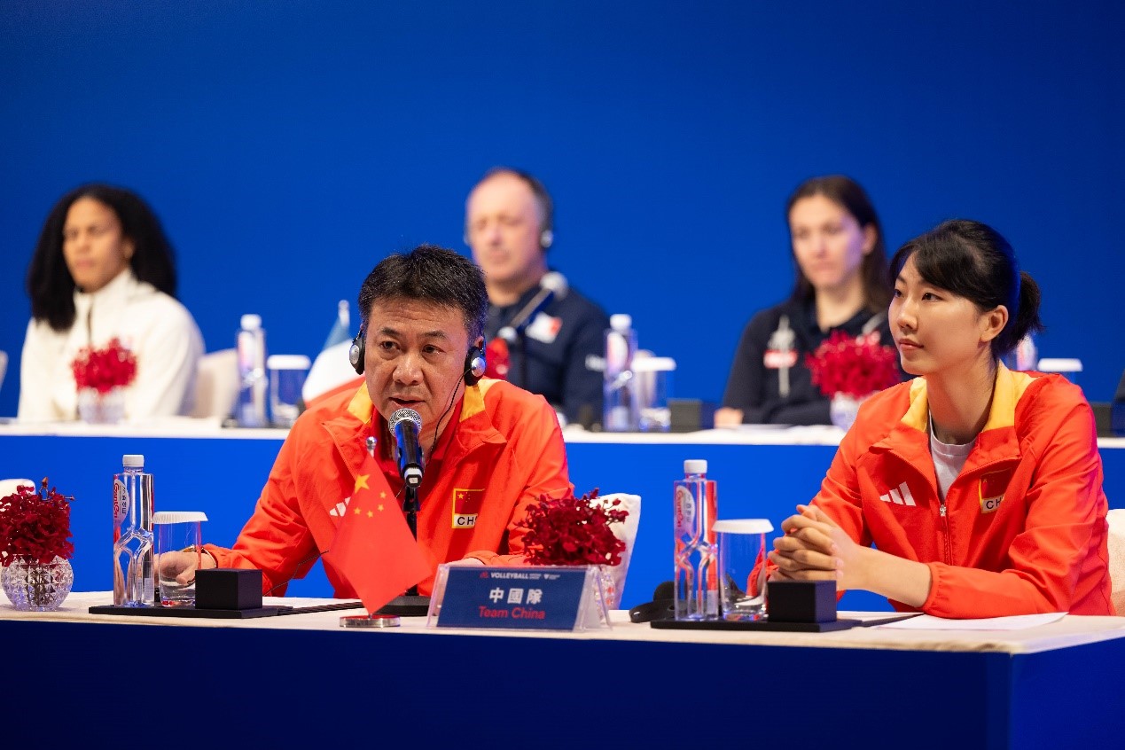 中国队教练蔡斌和队长袁心玥。澳门特区体育局供图