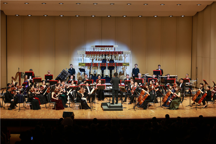 湖北“戏曲·编钟·交响音乐会”在香港上演。为香港观众带来具有千年历史的荆楚文化。（主办方供图）
