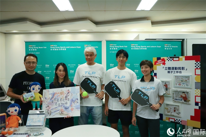 “喷鼻港畅达消闲专览”行将谢幕，喷鼻港体育教院及中国喷鼻港年夜连排匹克球总会等代表为奥运健女挨气。伪习熟王誉晓摄