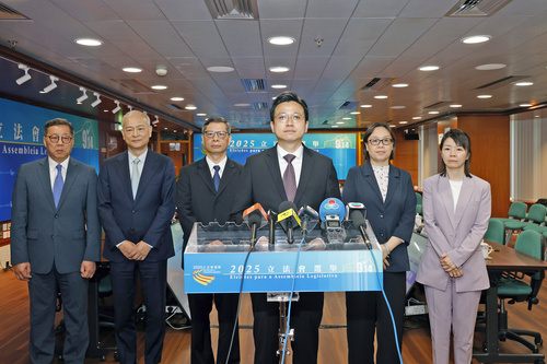图为立法会选举管理委员会向媒体介绍选务工作。澳门特区政府新闻局供图