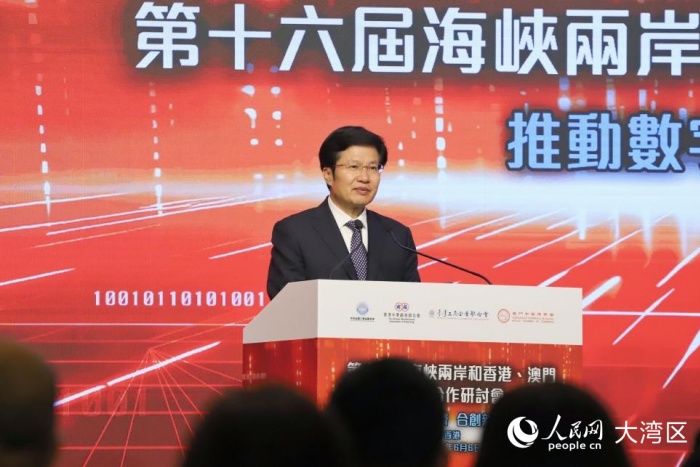 图2.全国政协副主席、全国工商联主席高云龙致辞。人民网吴宇扬扬 摄