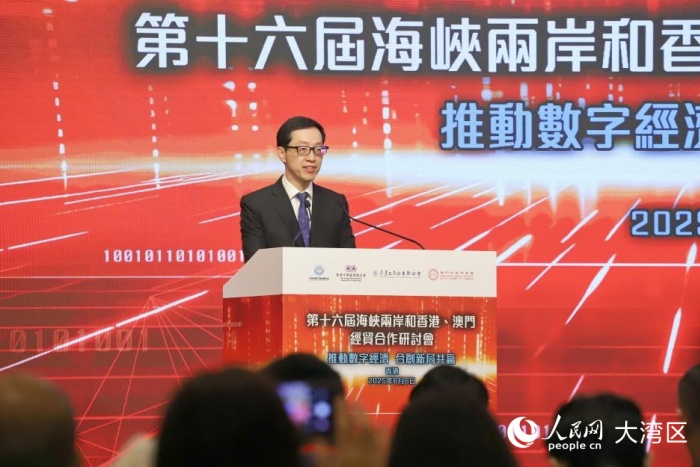 香港中华厂商联合会会长卢金荣致辞。人民网吴宇扬扬 摄