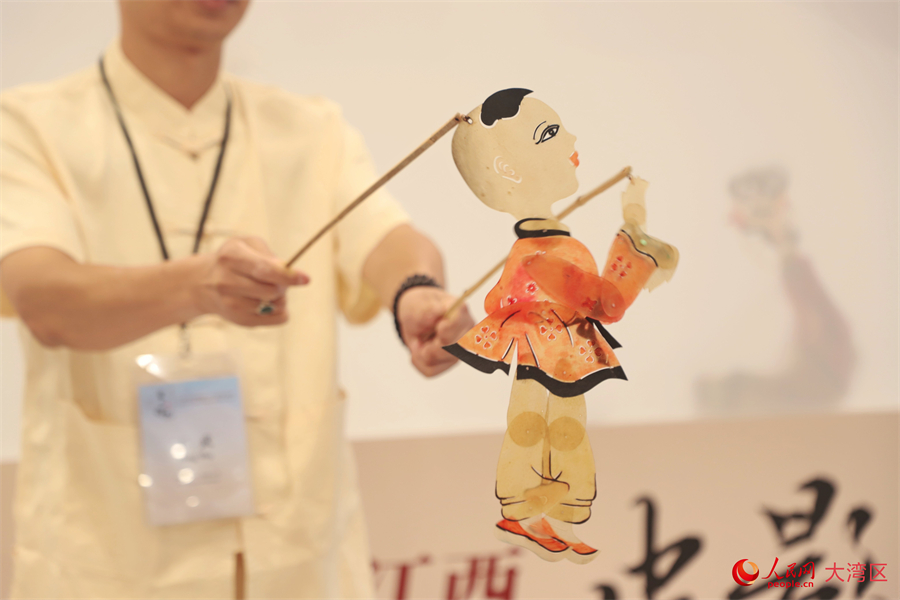 江西湘东皮影戏。人民网 吴宇扬扬摄