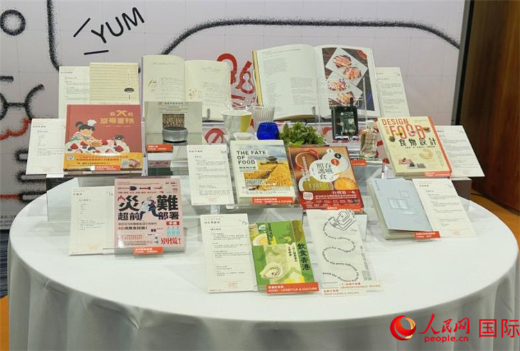 第35届香港书展部分书籍展示。人民网实习生 杨洁蕾摄