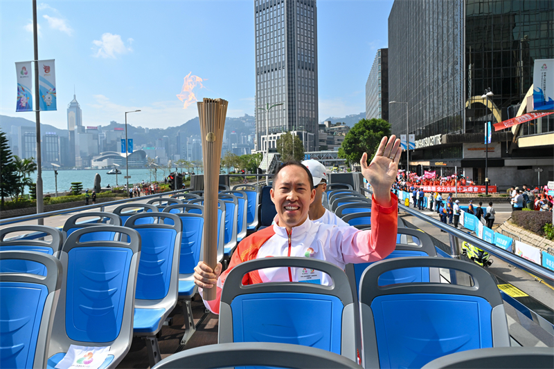 第38棒、信和集团主席黄永光。香港特区政府新闻处供图