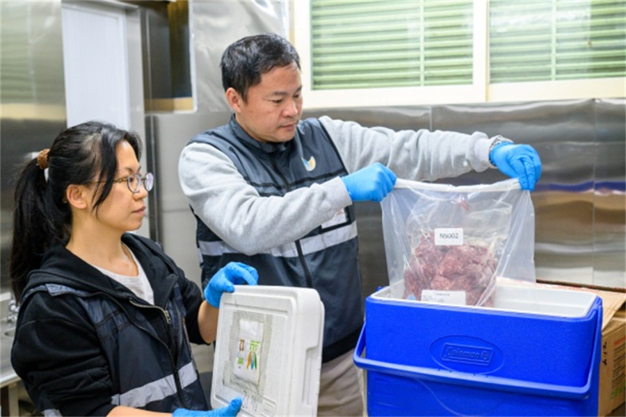 食材完成检验检疫，运进澳门专仓保存。澳门特区政府新闻局供图