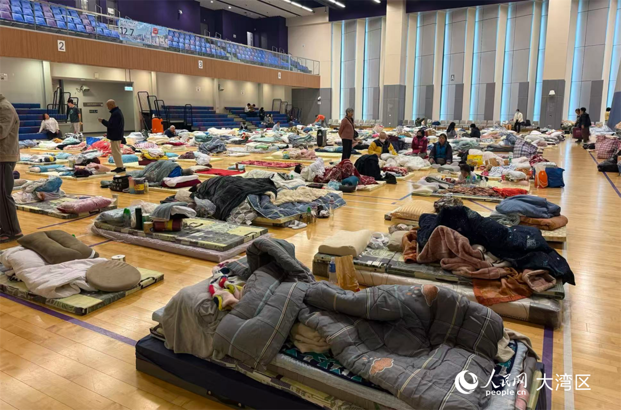 灾后临时庇护中心东昌街社区会堂三楼。人民网 严小晶 摄