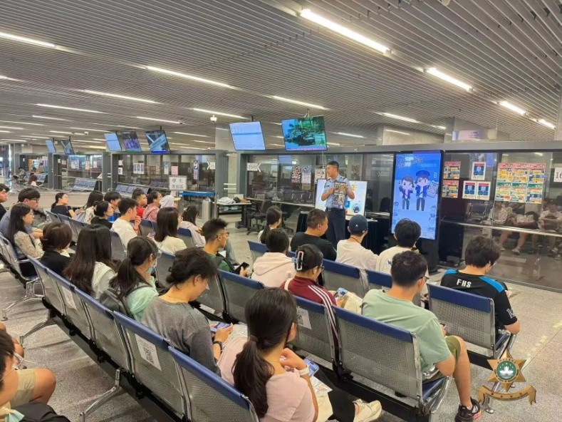 图为澳门特区治安警察局为外地学生举办系列讲座。(澳门特区治安警察局供图)