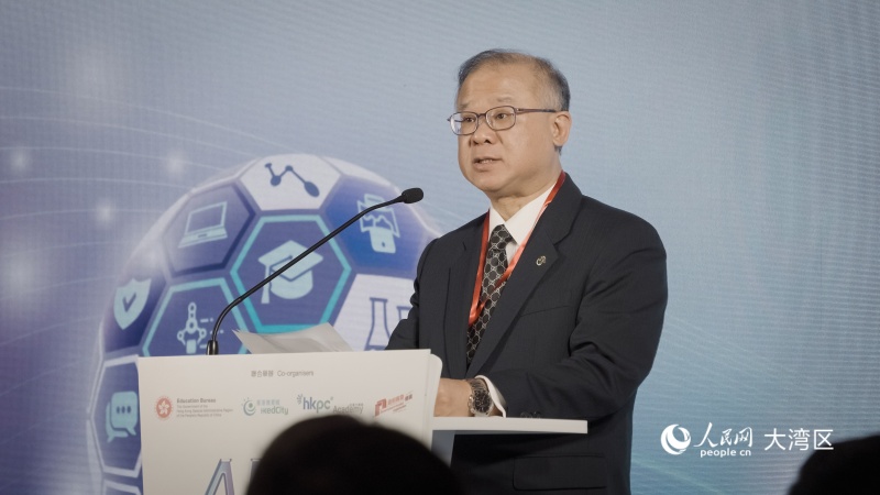 图4.香港教育城董事会主席李汉祥致辞。 人民网 吴宇扬扬 摄
