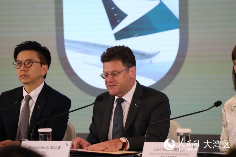 国泰集团主席贺以礼在发布会致辞。人民网实习生 向芷菡摄