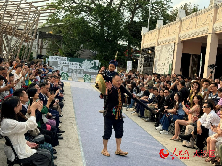 贵州“村T”首度登临澳门。人民网记者 富子梅摄