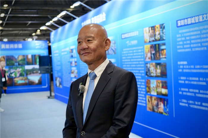 第四届香港文博会文旅视听展区推演活动策展人吴保安接受采访。人民网 吴宇扬扬摄