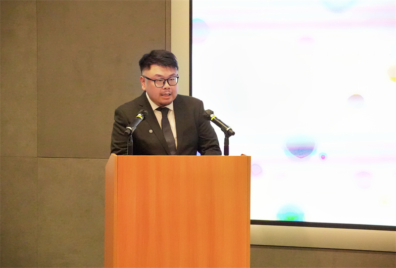 强脑科技创始人兼首席执行官韩璧丞致辞。陈一豪摄