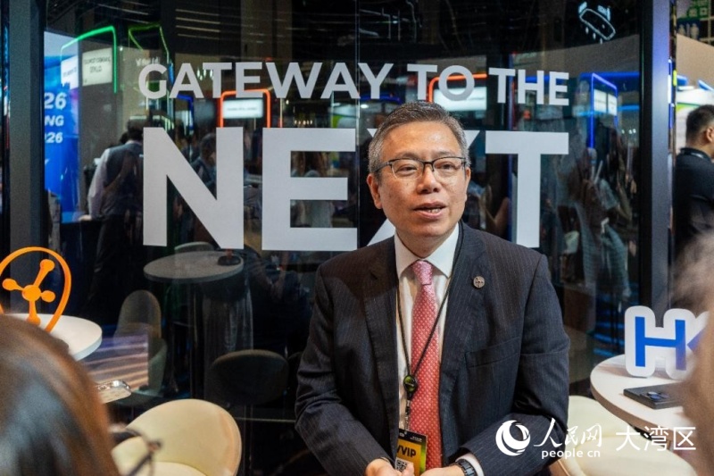 香港科技园公司行政总裁黄秉修接受采访。人民网实习生 韩宇轩摄