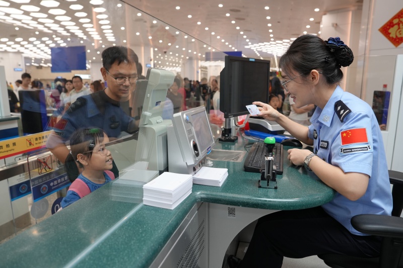 图为10月4日横琴口岸查验通道。横琴边检站供图