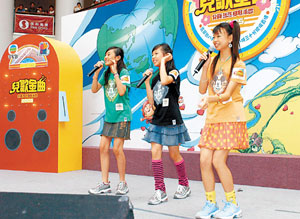 港杂志刊<em>少女</em>艳照被投诉 港府将据条列惩治--港