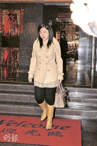 组图:刘銮雄 争宠风波 新篇:大刘高调带甘比出巡