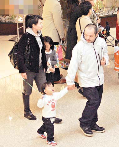银行经理偷客户款项逾亿 <em>性感女神 邱淑贞</em>损2