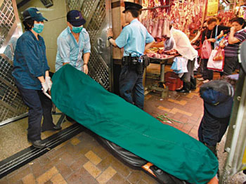 港男子赌博欠债携妻烧炭自杀 债主上门救回一