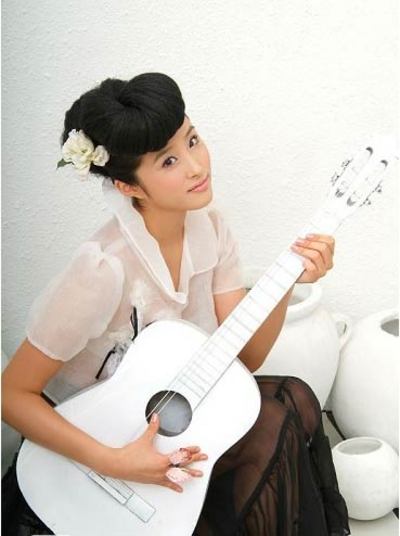 网友评选<em>白嫩</em>派<em>美女</em> 周迅当选被戏称:痣多星 (