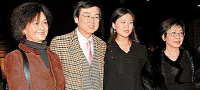 爆<em>黄百鸣</em>婚外情 <em>女儿</em>跪求圣母令其回头 (2)--港