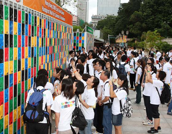香港马会东亚运义工手印墙正式开幕 (4)