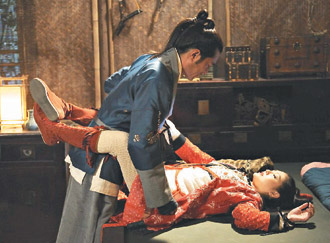 大S露肩夹腿色诱古天乐+动作搞笑很情色